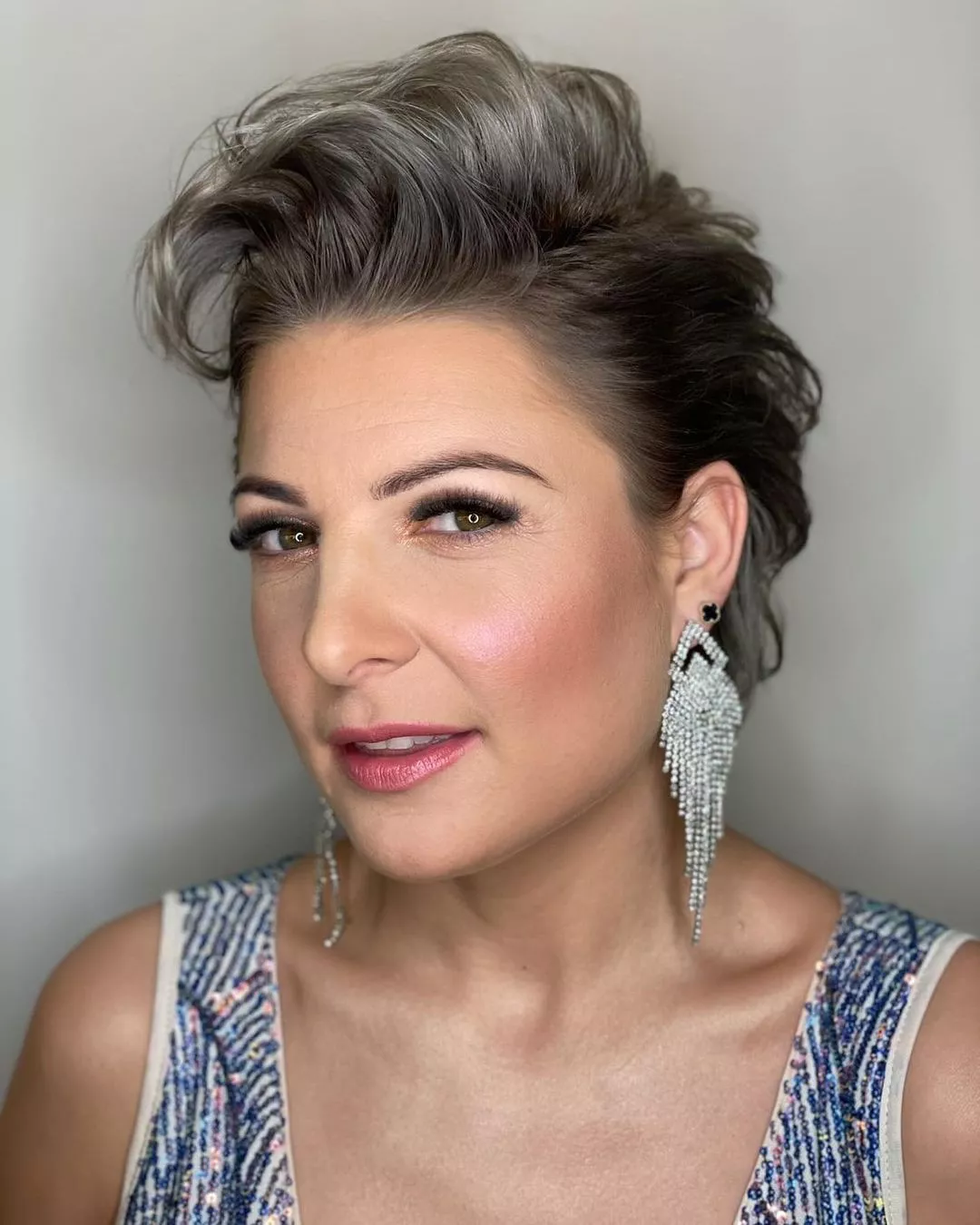 Cudowna Magdalena Narożna kusi w błyszczącej sukni. Fani oniemieli z wrażenia, wokalistka Piękni i Młodzi wygląda jak gwiazda zza Oceanu! 